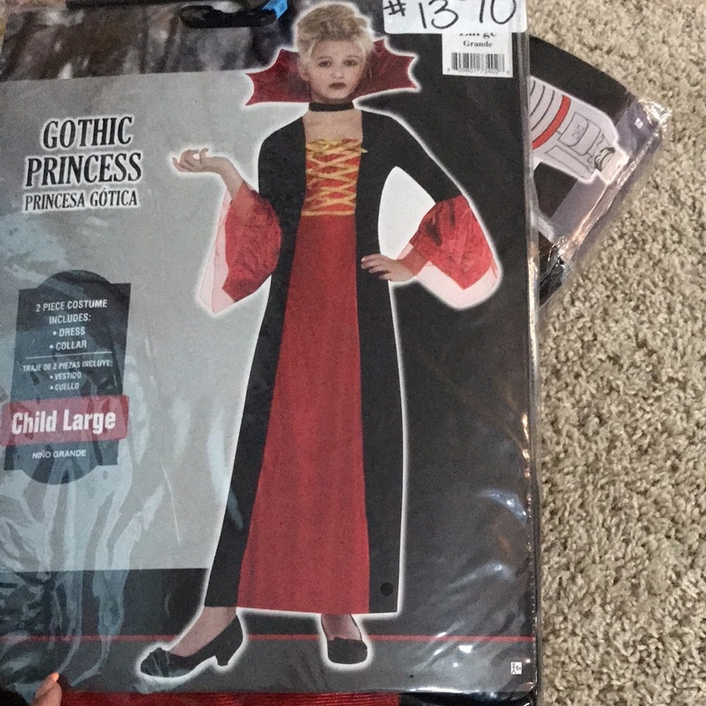 Princesses Gothic Red Black Gold Costume Vampire - Picture 4 of 6